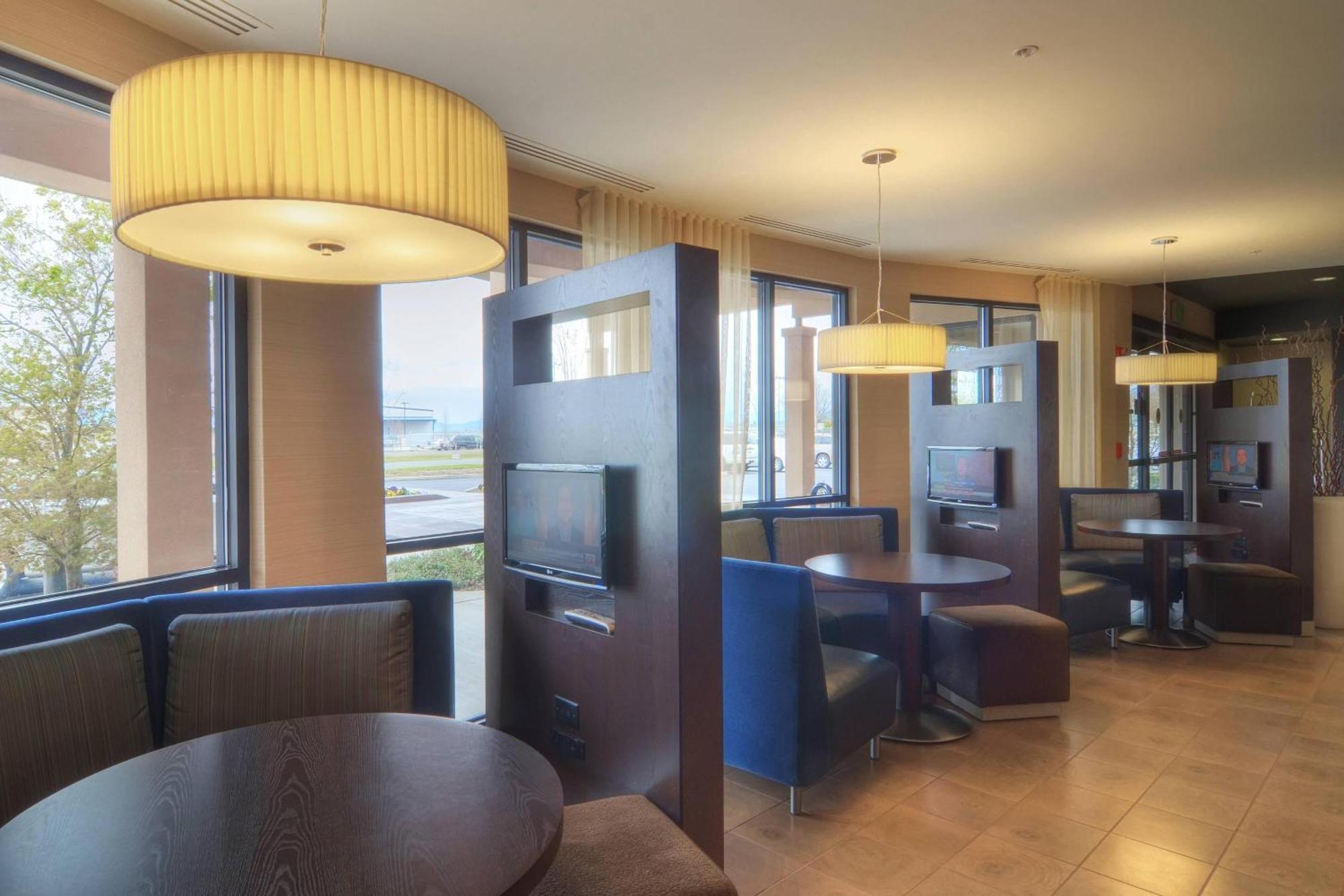 Courtyard Medford Airport Otel Dış mekan fotoğraf