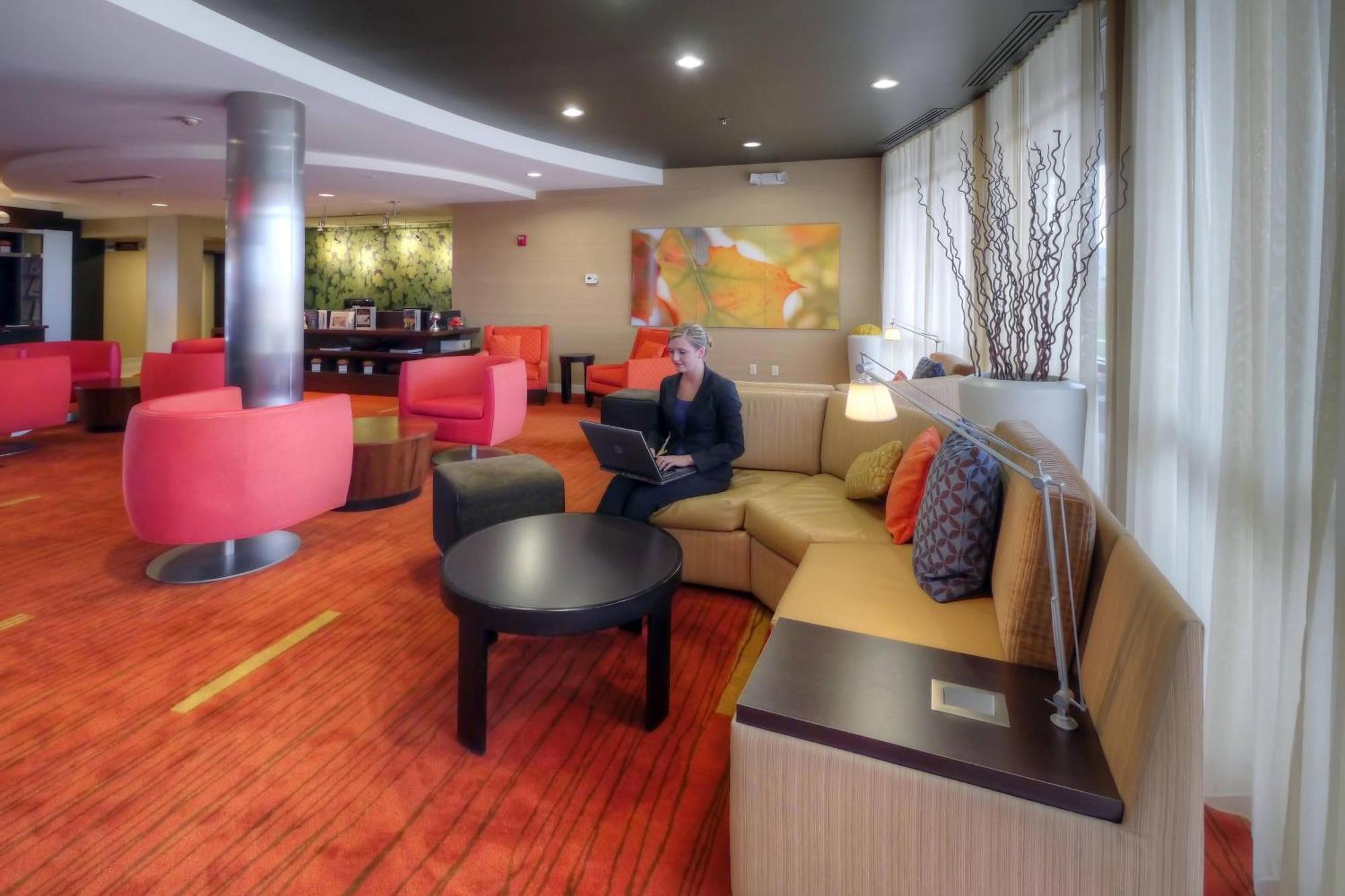 Courtyard Medford Airport Otel Dış mekan fotoğraf