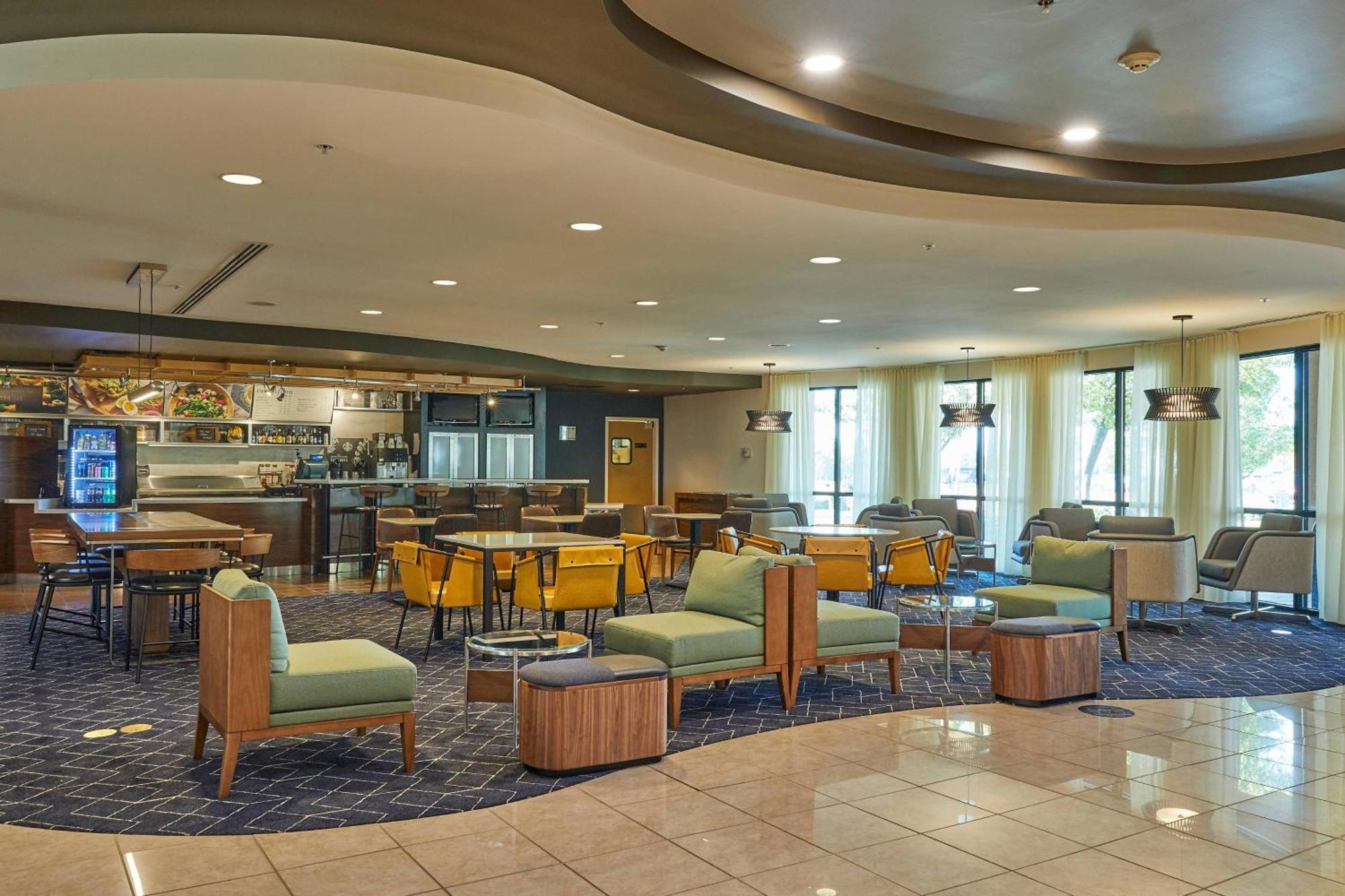 Courtyard Medford Airport Otel Dış mekan fotoğraf