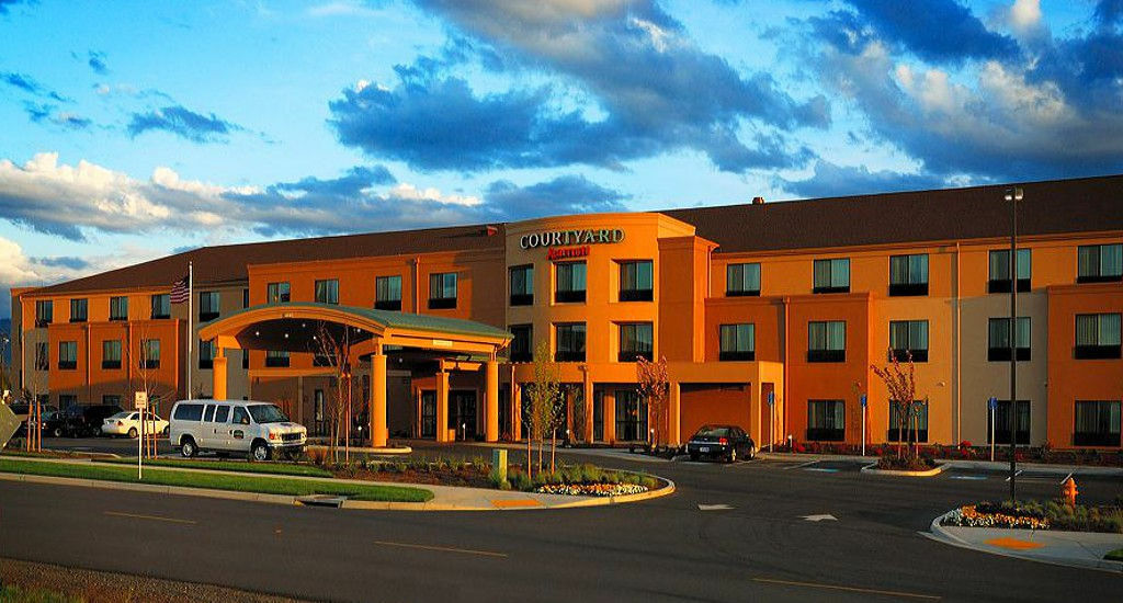 Courtyard Medford Airport Otel Dış mekan fotoğraf